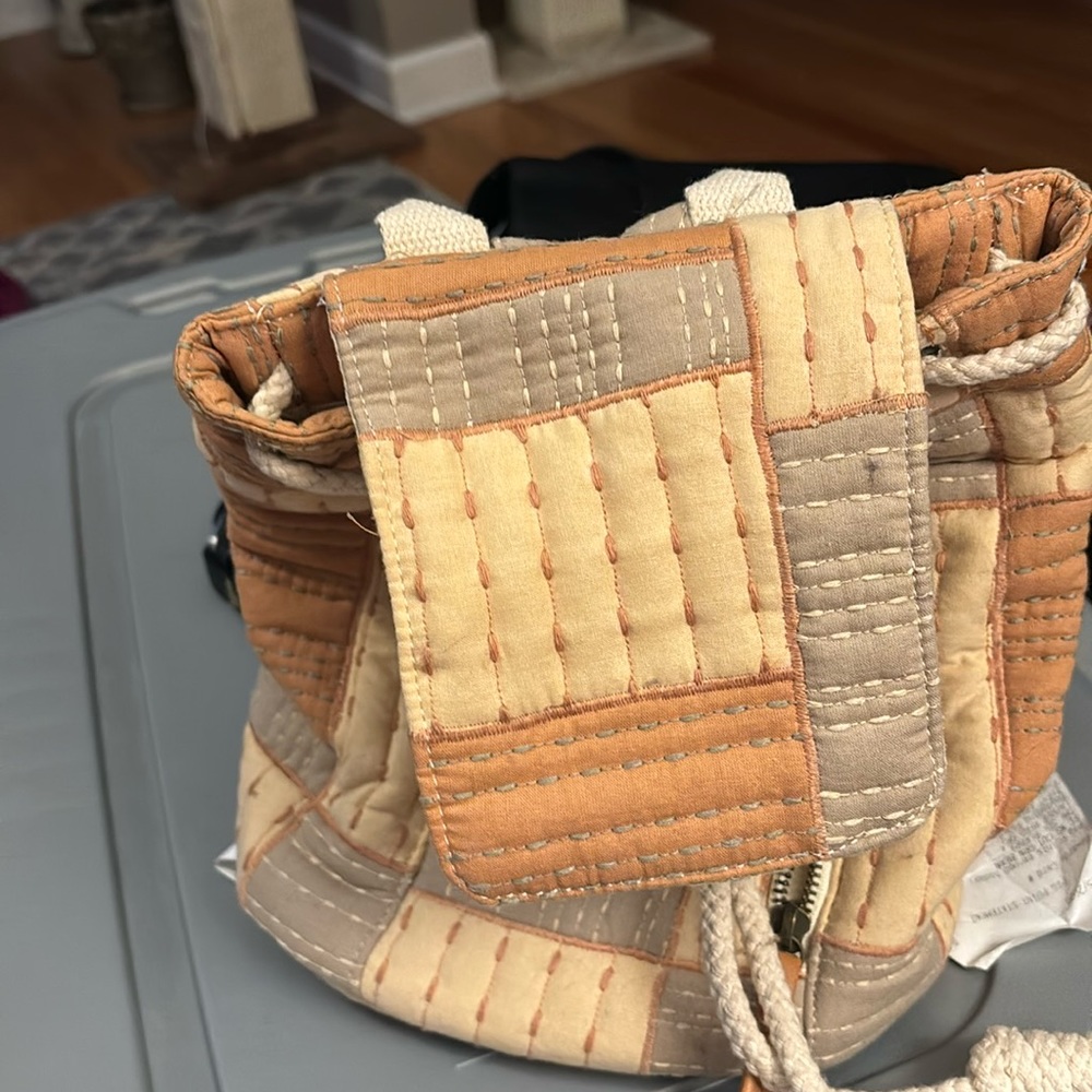 Quilter pattern, rope tie, backpack style. Soft, bucket inside